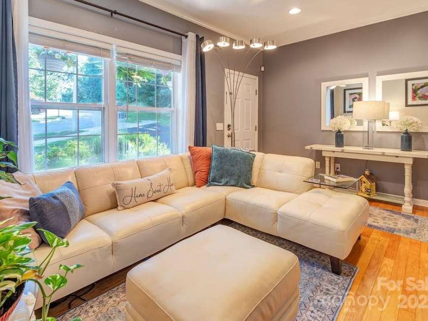 43 Kirby Road, Asheville, NC 28806.  MLS# CAR4287131, YatesRealty ID 30617. 