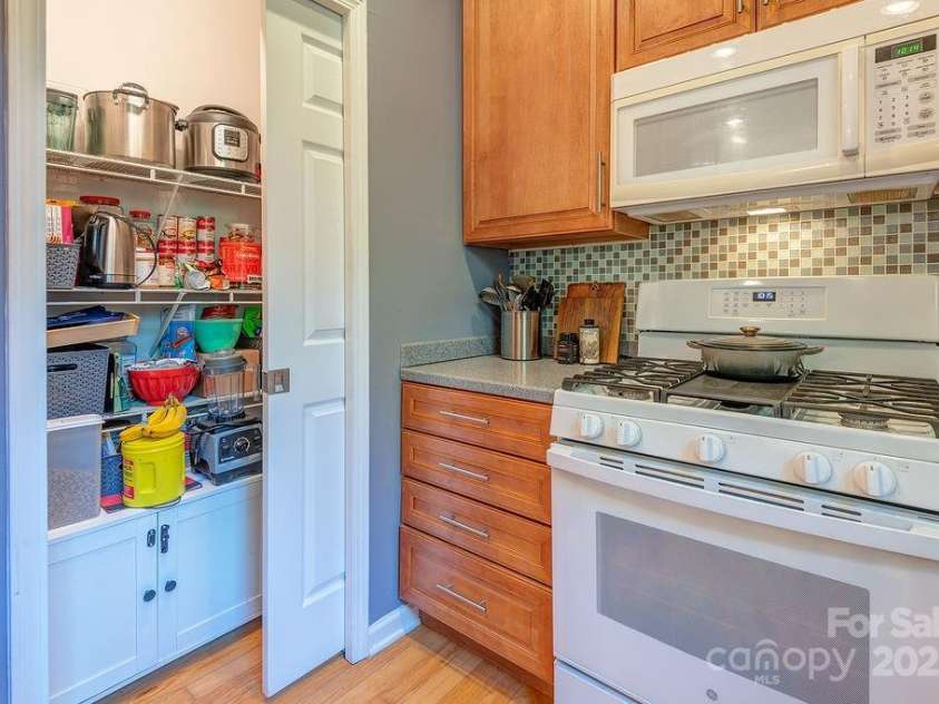 43 Kirby Road, Asheville, NC 28806.  MLS# CAR4287131, YatesRealty ID 30617. 