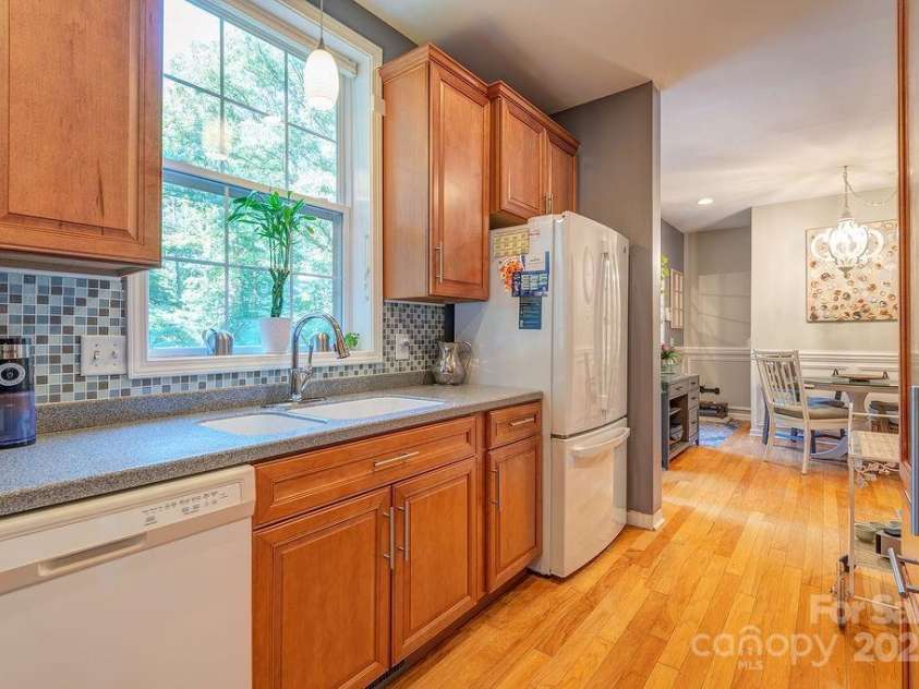 43 Kirby Road, Asheville, NC 28806.  MLS# CAR4287131, YatesRealty ID 30617. 