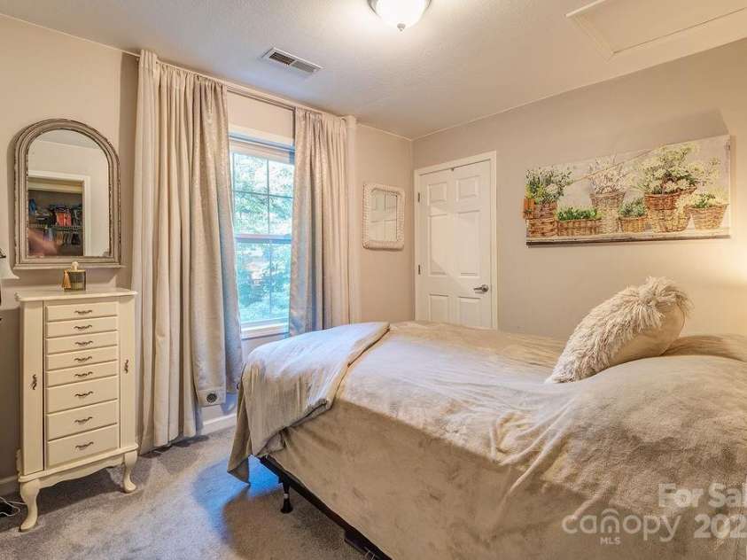 43 Kirby Road, Asheville, NC 28806.  MLS# CAR4287131, YatesRealty ID 30617. 