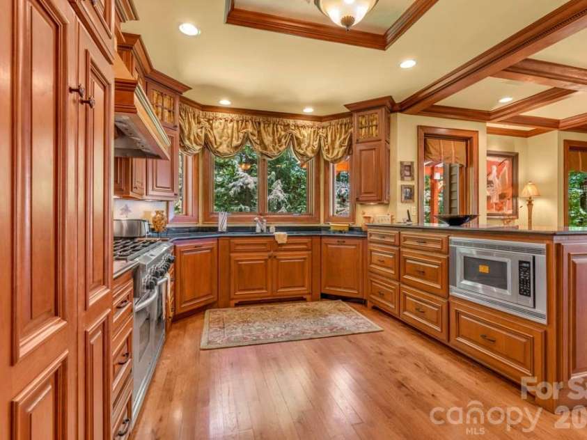847 Old Orchard Road, Blowing Rock, NC 28605.  MLS# CAR4384622, YatesRealty ID 30618. 