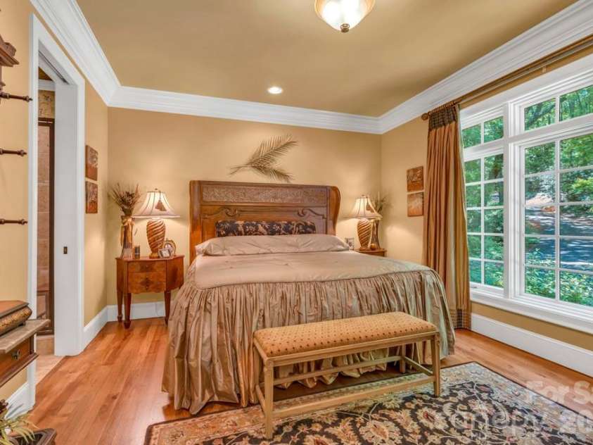 847 Old Orchard Road, Blowing Rock, NC 28605.  MLS# CAR4384622, YatesRealty ID 30618. Main-level bedroom suite