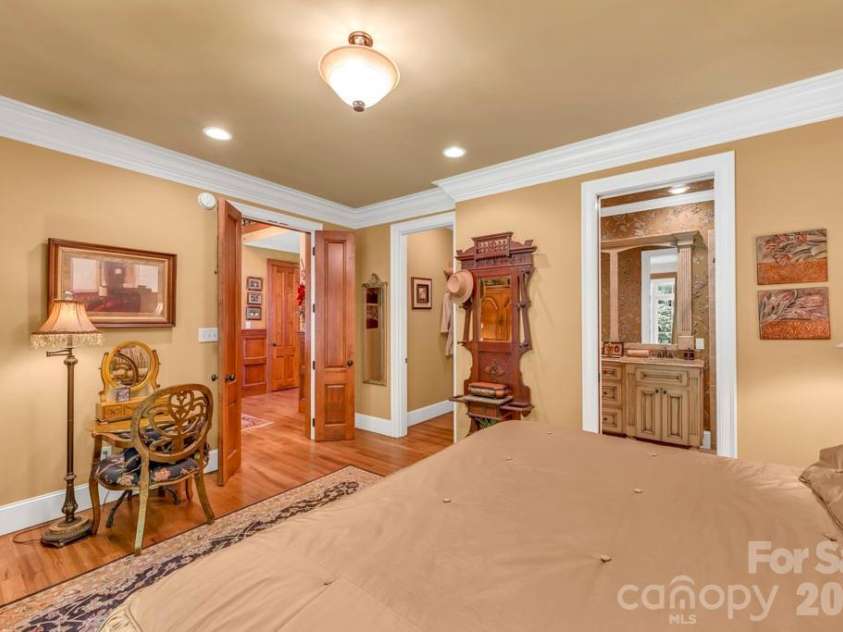 847 Old Orchard Road, Blowing Rock, NC 28605.  MLS# CAR4384622, YatesRealty ID 30618. Main-level bedroom suite