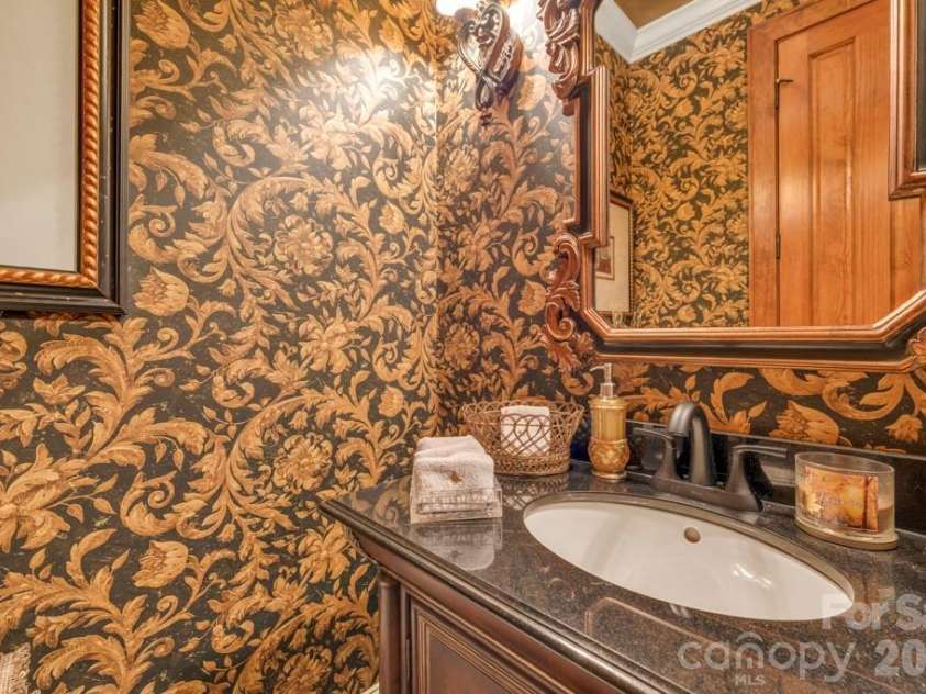 847 Old Orchard Road, Blowing Rock, NC 28605.  MLS# CAR4384622, YatesRealty ID 30618. Main-level half bath