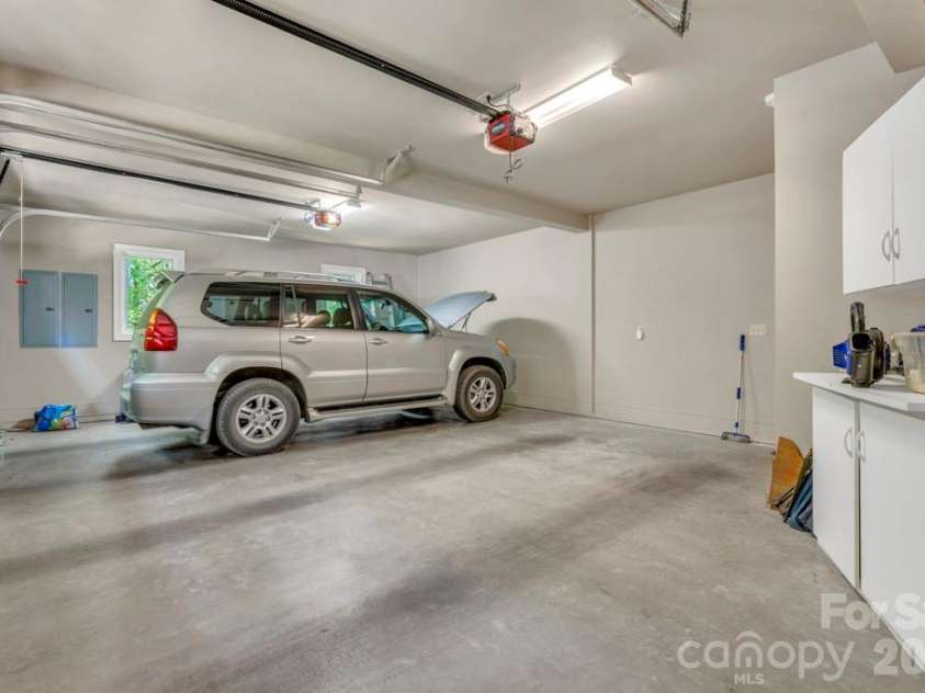 847 Old Orchard Road, Blowing Rock, NC 28605.  MLS# CAR4384622, YatesRealty ID 30618. Main-level oversized garage