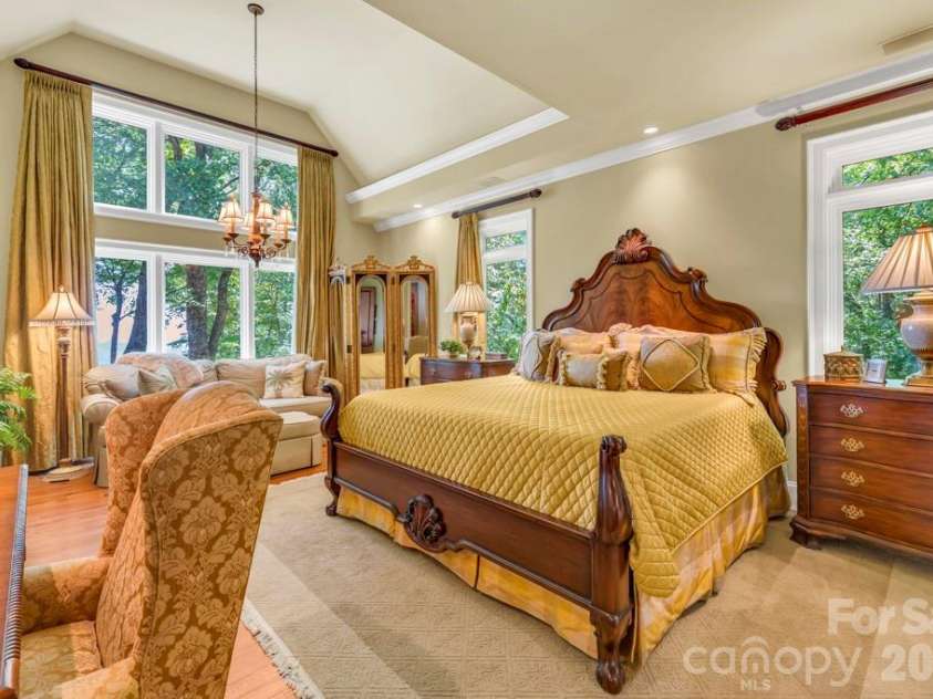 847 Old Orchard Road, Blowing Rock, NC 28605.  MLS# CAR4384622, YatesRealty ID 30618. Main-level primary suite