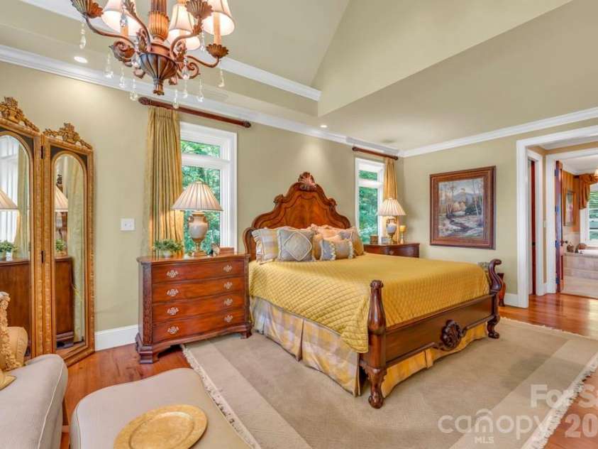 847 Old Orchard Road, Blowing Rock, NC 28605.  MLS# CAR4384622, YatesRealty ID 30618. Main-level primary suite