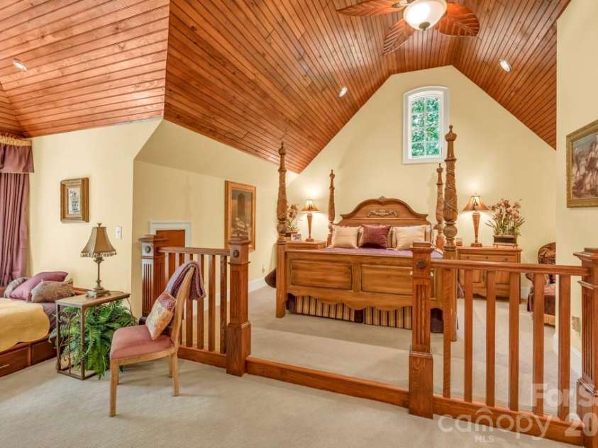 847 Old Orchard Road, Blowing Rock, NC 28605.  MLS# CAR4384622, YatesRealty ID 30618. Upper-level bedroom suite