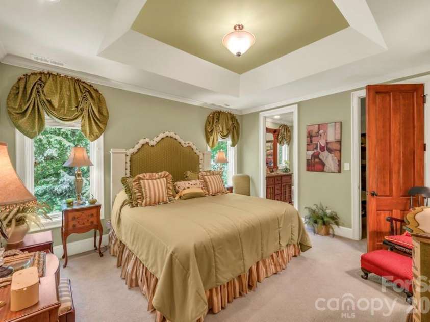 847 Old Orchard Road, Blowing Rock, NC 28605.  MLS# CAR4384622, YatesRealty ID 30618. Upper-level bedroom suite