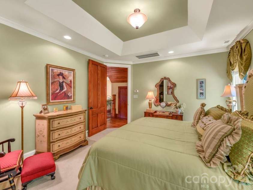 847 Old Orchard Road, Blowing Rock, NC 28605.  MLS# CAR4384622, YatesRealty ID 30618. Upper-level bedroom suite