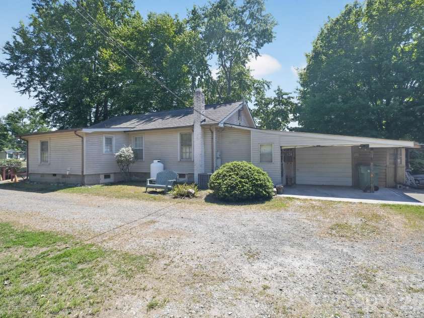 512 Bank Street, Salisbury, NC 28146.  MLS# CAR4387077, YatesRealty ID 30619. 