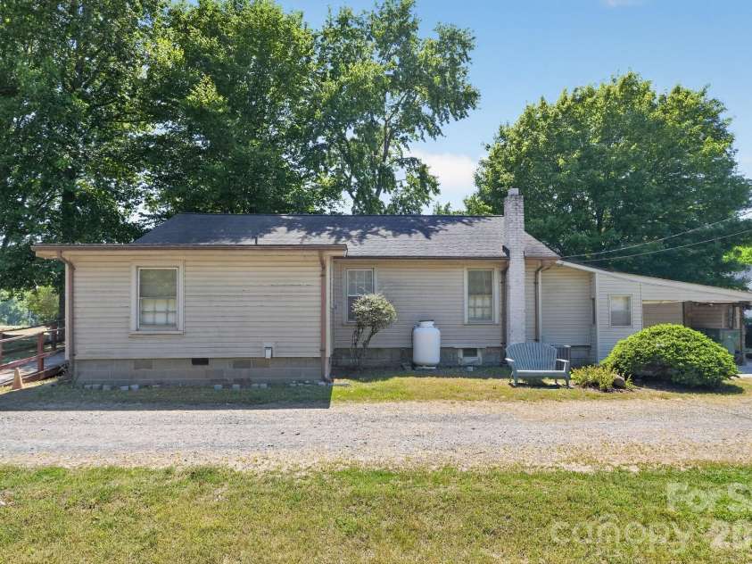 512 Bank Street, Salisbury, NC 28146.  MLS# CAR4387077, YatesRealty ID 30619. 