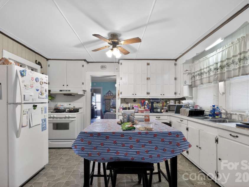 512 Bank Street, Salisbury, NC 28146.  MLS# CAR4387077, YatesRealty ID 30619. 