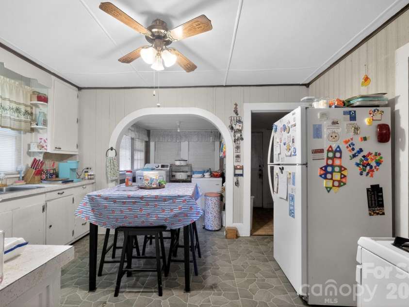 512 Bank Street, Salisbury, NC 28146.  MLS# CAR4387077, YatesRealty ID 30619. 