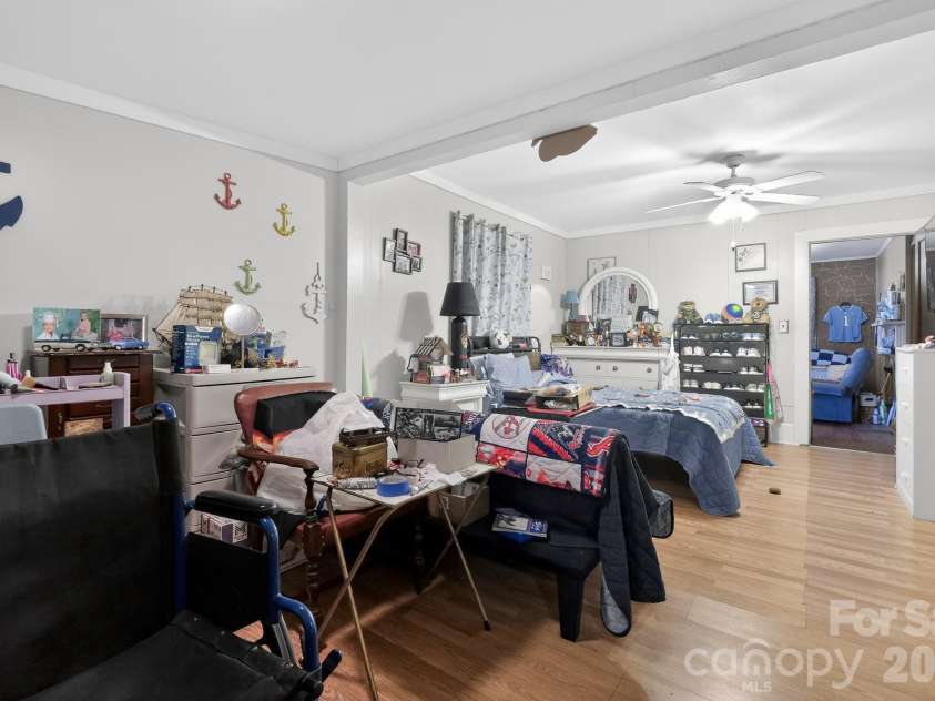 512 Bank Street, Salisbury, NC 28146.  MLS# CAR4387077, YatesRealty ID 30619. 