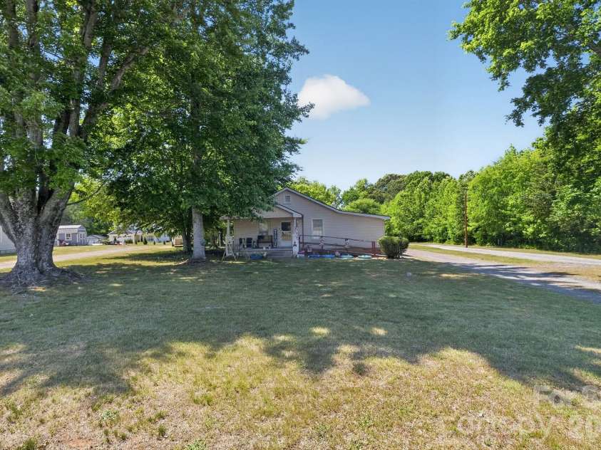 512 Bank Street, Salisbury, NC 28146.  MLS# CAR4387077, YatesRealty ID 30619. 