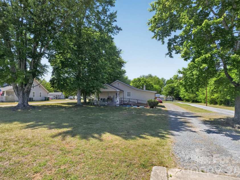 512 Bank Street, Salisbury, NC 28146.  MLS# CAR4387077, YatesRealty ID 30619. 