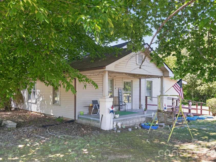 512 Bank Street, Salisbury, NC 28146.  MLS# CAR4387077, YatesRealty ID 30619. 