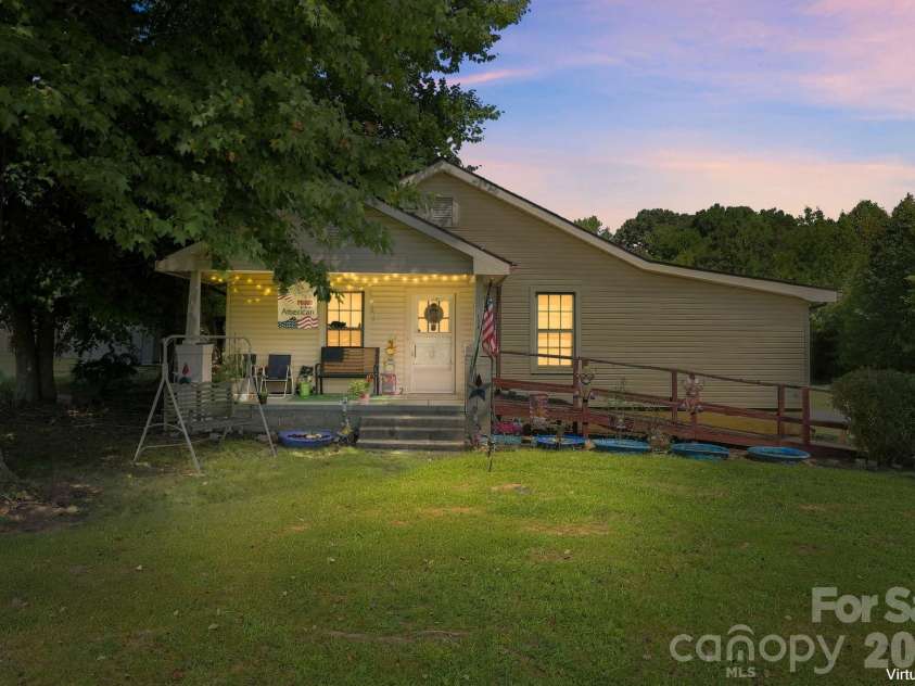 512 Bank Street, Salisbury, NC 28146.  MLS# CAR4422769, YatesRealty ID 30619. 