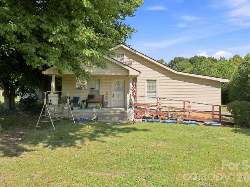 512 Bank Street, Salisbury, NC 28146.  MLS# CAR4422769, YatesRealty ID 30619. 