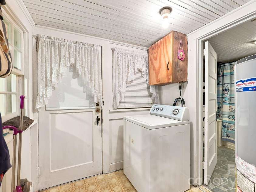 512 Bank Street, Salisbury, NC 28146.  MLS# CAR4422769, YatesRealty ID 30619. 