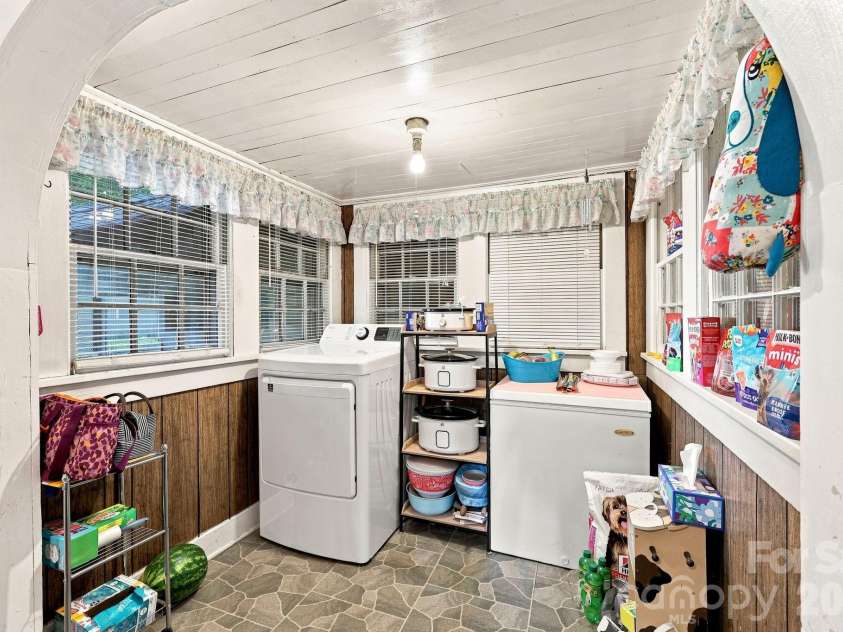 512 Bank Street, Salisbury, NC 28146.  MLS# CAR4422769, YatesRealty ID 30619. 