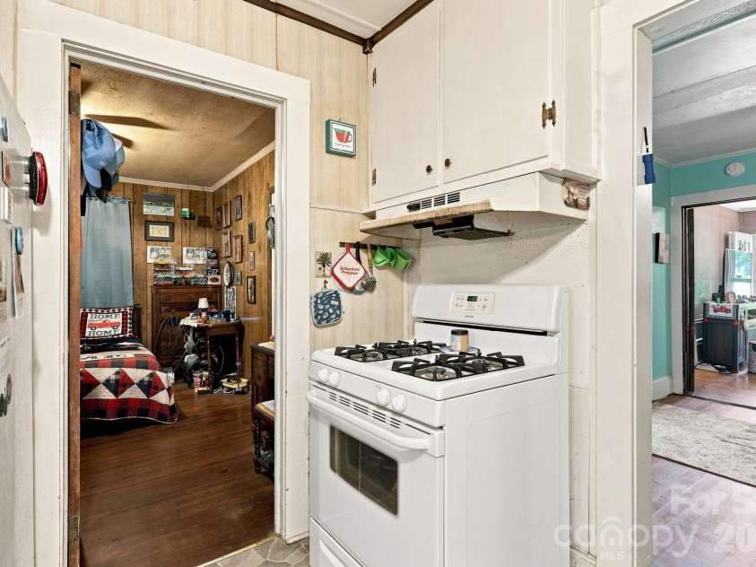 512 Bank Street, Salisbury, NC 28146.  MLS# CAR4422769, YatesRealty ID 30619. 