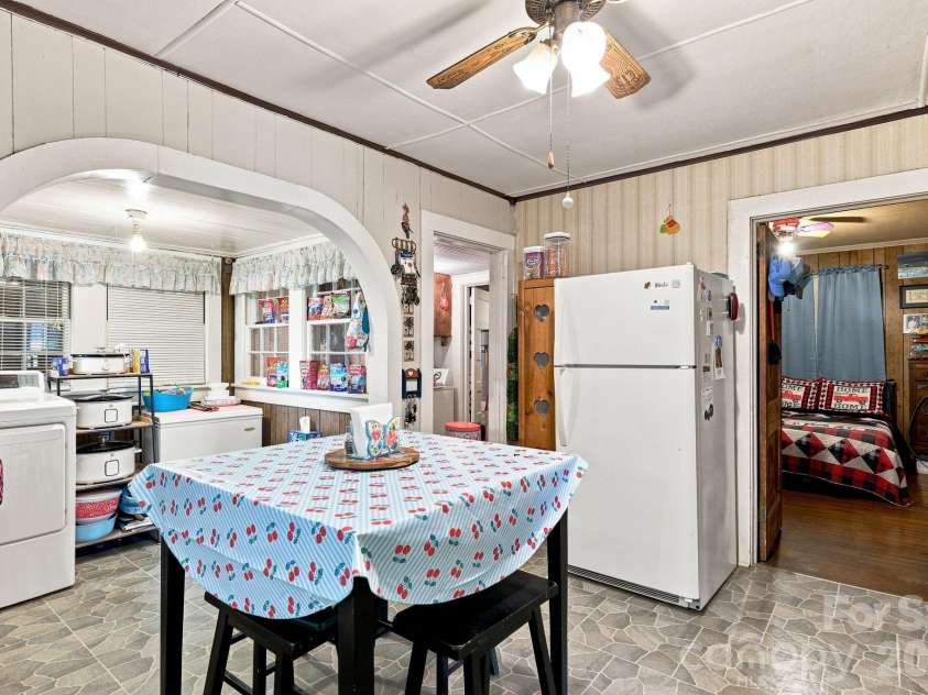 512 Bank Street, Salisbury, NC 28146.  MLS# CAR4422769, YatesRealty ID 30619. 