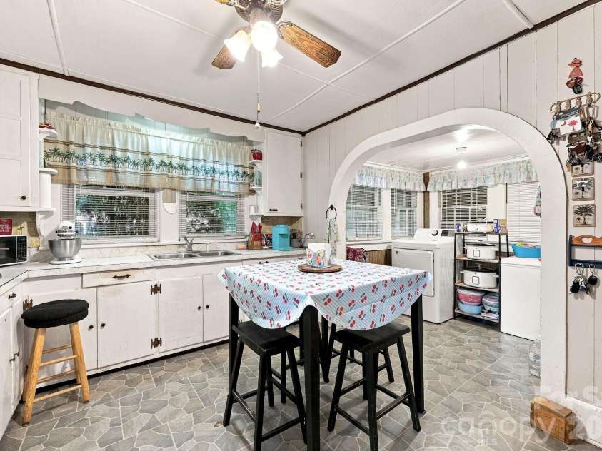 512 Bank Street, Salisbury, NC 28146.  MLS# CAR4422769, YatesRealty ID 30619. 