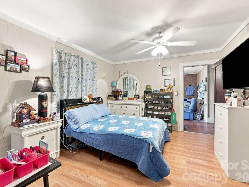 512 Bank Street, Salisbury, NC 28146.  MLS# CAR4422769, YatesRealty ID 30619. 