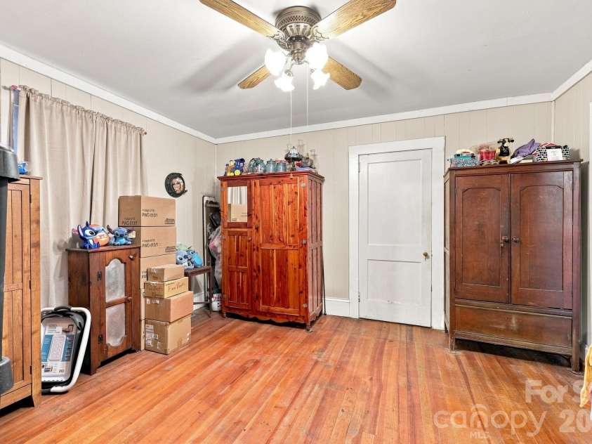 512 Bank Street, Salisbury, NC 28146.  MLS# CAR4422769, YatesRealty ID 30619. 