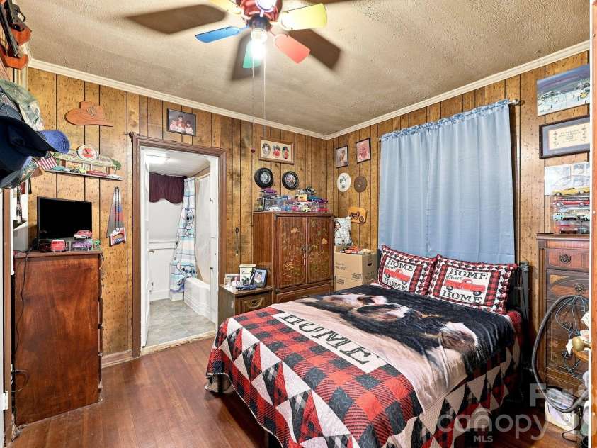 512 Bank Street, Salisbury, NC 28146.  MLS# CAR4422769, YatesRealty ID 30619. 
