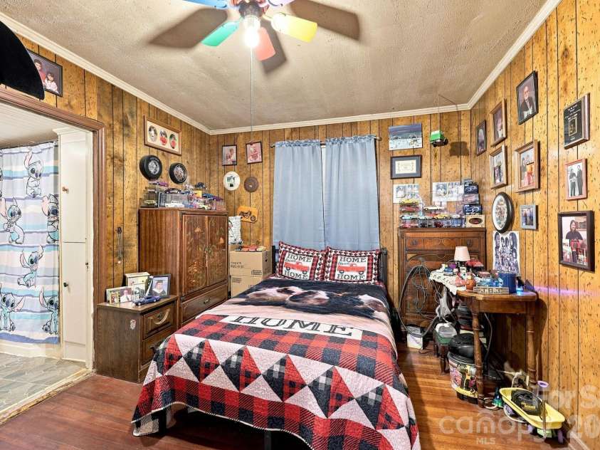 512 Bank Street, Salisbury, NC 28146.  MLS# CAR4422769, YatesRealty ID 30619. 