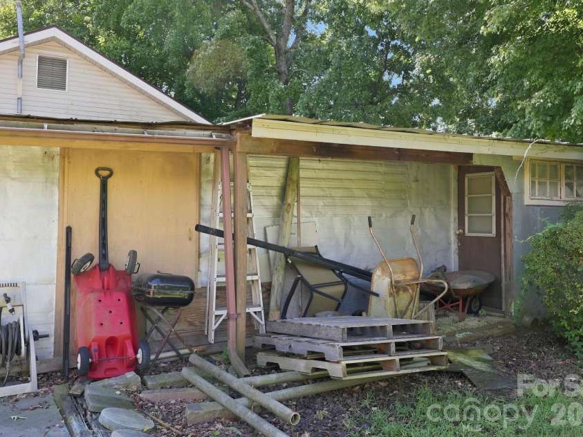 512 Bank Street, Salisbury, NC 28146.  MLS# CAR4422769, YatesRealty ID 30619. 