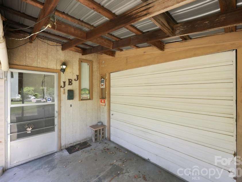 512 Bank Street, Salisbury, NC 28146.  MLS# CAR4422769, YatesRealty ID 30619. 