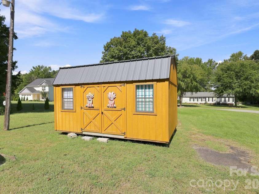 512 Bank Street, Salisbury, NC 28146.  MLS# CAR4422769, YatesRealty ID 30619. 