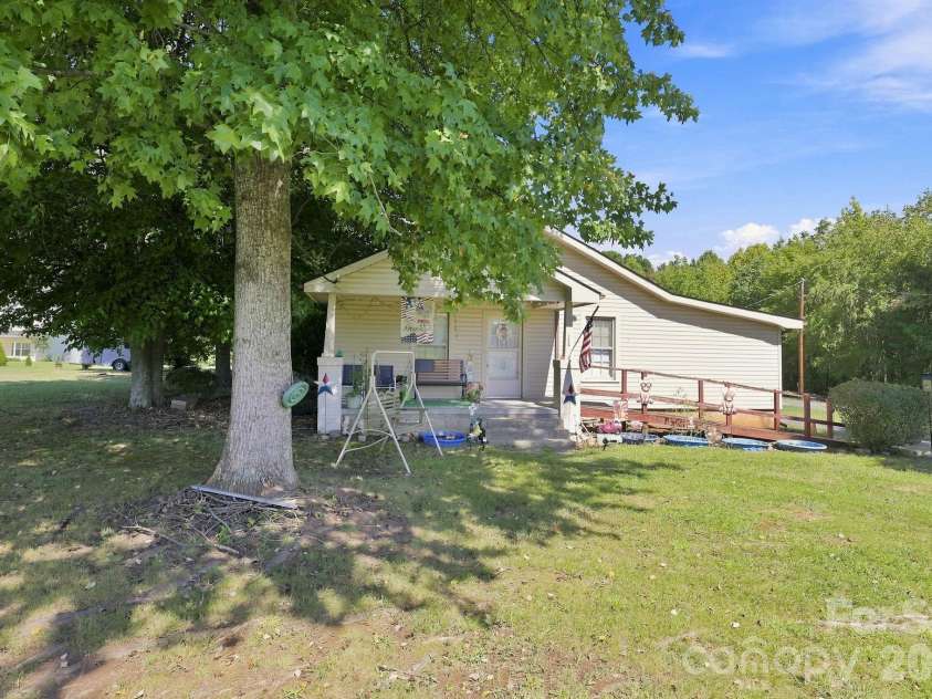 512 Bank Street, Salisbury, NC 28146.  MLS# CAR4422769, YatesRealty ID 30619. 