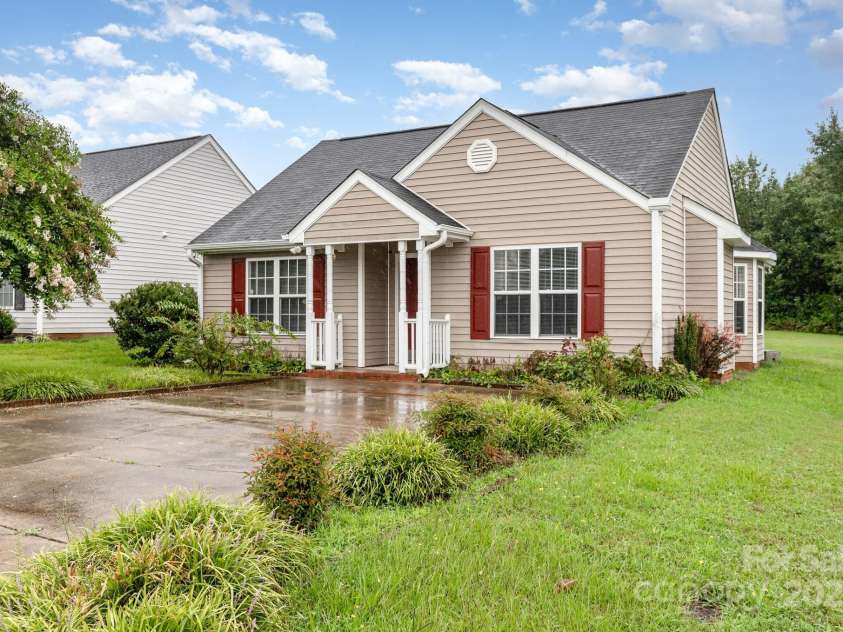 5200 Limewood Street, Knightdale, NC 27545.  MLS# CAR4289406, YatesRealty ID 30619. 