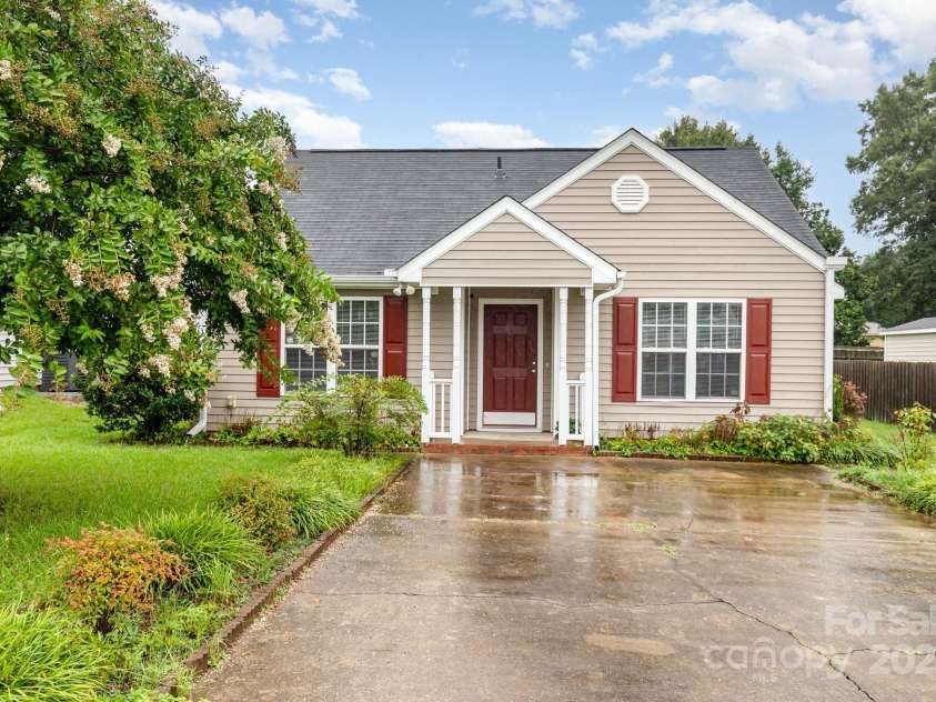 5200 Limewood Street, Knightdale, NC 27545.  MLS# CAR4289406, YatesRealty ID 30619. 