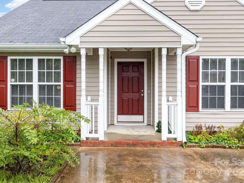 5200 Limewood Street, Knightdale, NC 27545.  MLS# CAR4289406, YatesRealty ID 30619. 