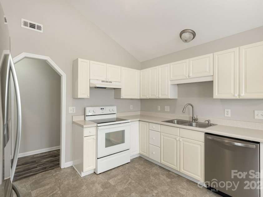 5200 Limewood Street, Knightdale, NC 27545.  MLS# CAR4289406, YatesRealty ID 30619. 