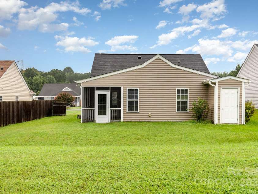 5200 Limewood Street, Knightdale, NC 27545.  MLS# CAR4289406, YatesRealty ID 30619. 