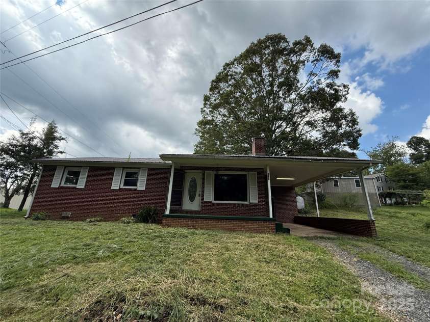 183 Maple Road, Spruce Pine, NC 28777.  MLS# CAR4213050, YatesRealty ID 3062. 