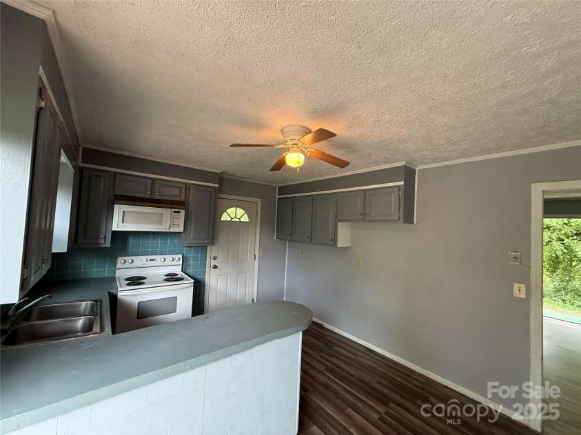 183 Maple Road, Spruce Pine, NC 28777.  MLS# CAR4213050, YatesRealty ID 3062. 