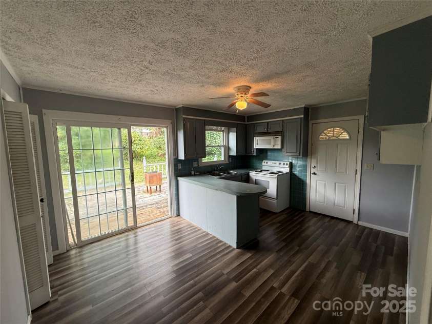 183 Maple Road, Spruce Pine, NC 28777.  MLS# CAR4213050, YatesRealty ID 3062. 