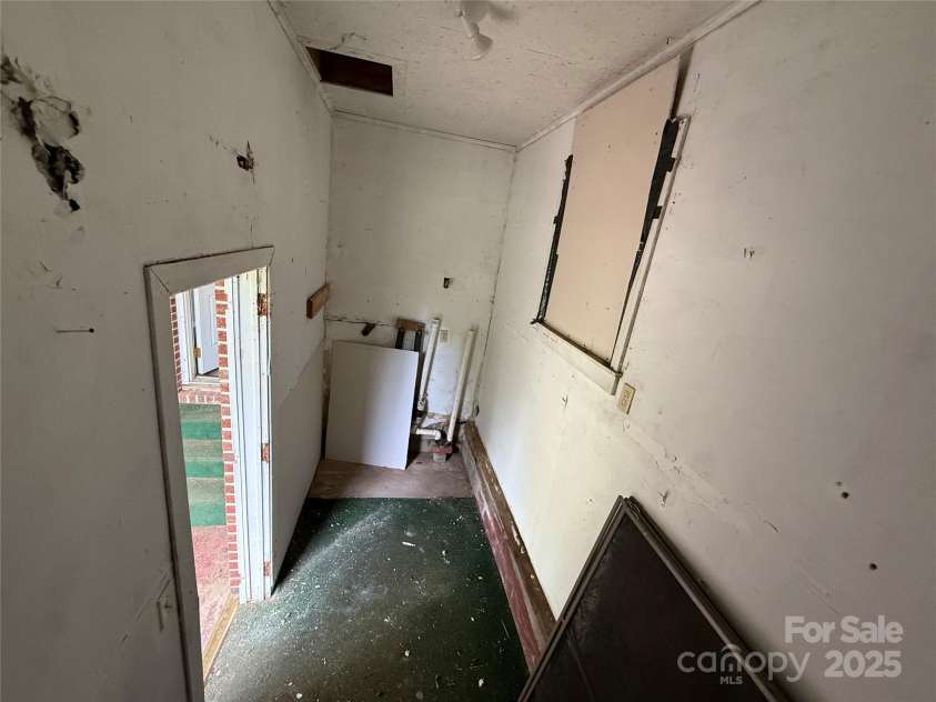 183 Maple Road, Spruce Pine, NC 28777.  MLS# CAR4213050, YatesRealty ID 3062. 