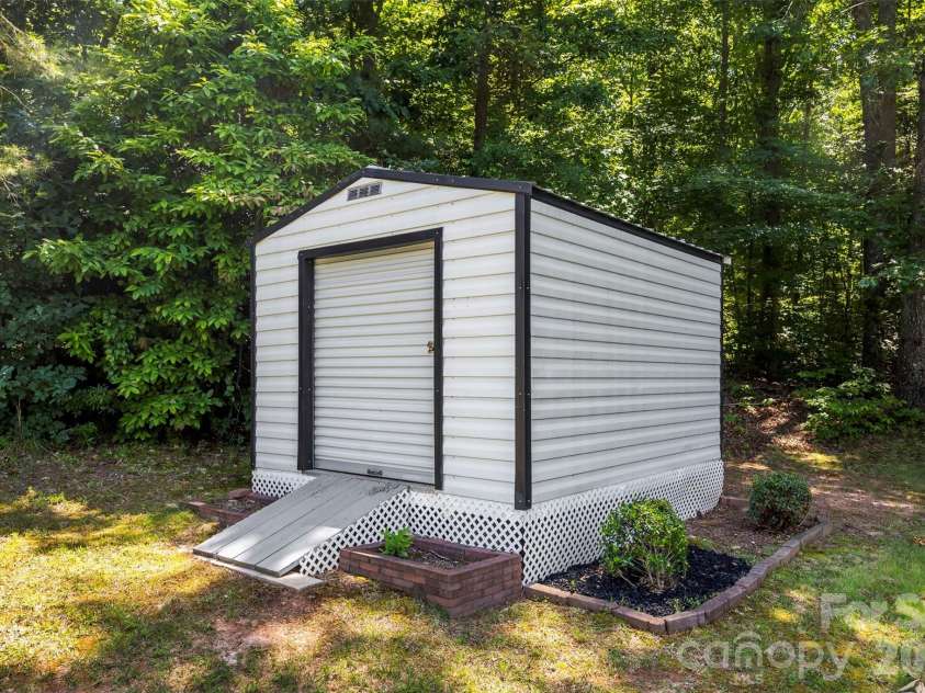 170 Ruthaven Drive, Bessemer City, NC 28016.  MLS# CAR4391676, YatesRealty ID 30624. 