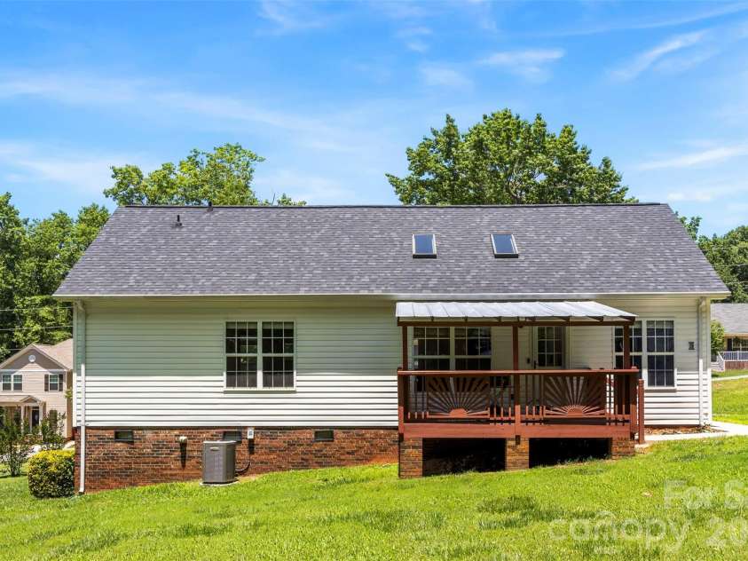 170 Ruthaven Drive, Bessemer City, NC 28016.  MLS# CAR4391676, YatesRealty ID 30624. 
