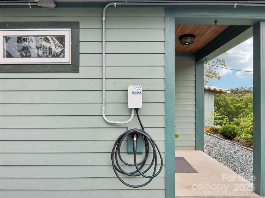 2 Briarwood Drive, Alexander, NC 28701.  MLS# CAR4276825, YatesRealty ID 30624. 