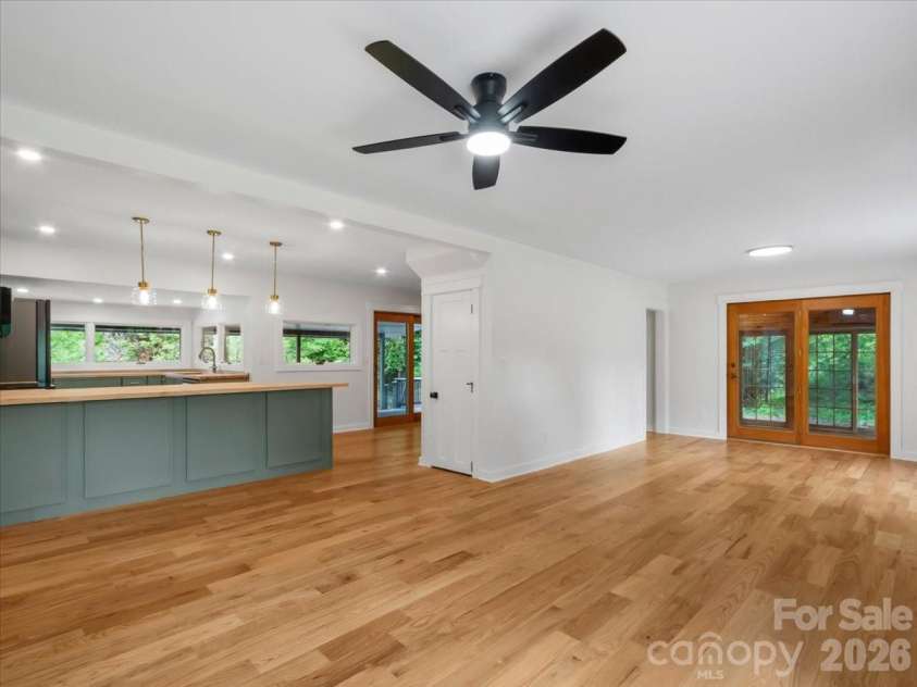 455 Rocky Springs Heights, Burnsville, NC 28714.  MLS# CAR4389023, YatesRealty ID 30625. 
